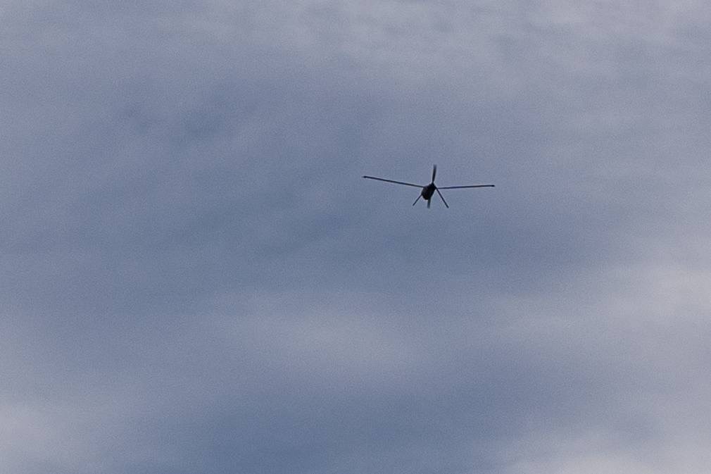 Altius-600M攻擊型無人機於空中搜尋目標。